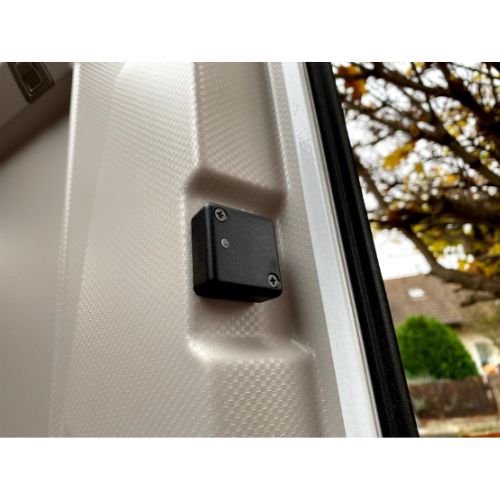 Trådløs sensorer til vinduer/døre - monteret ved dør